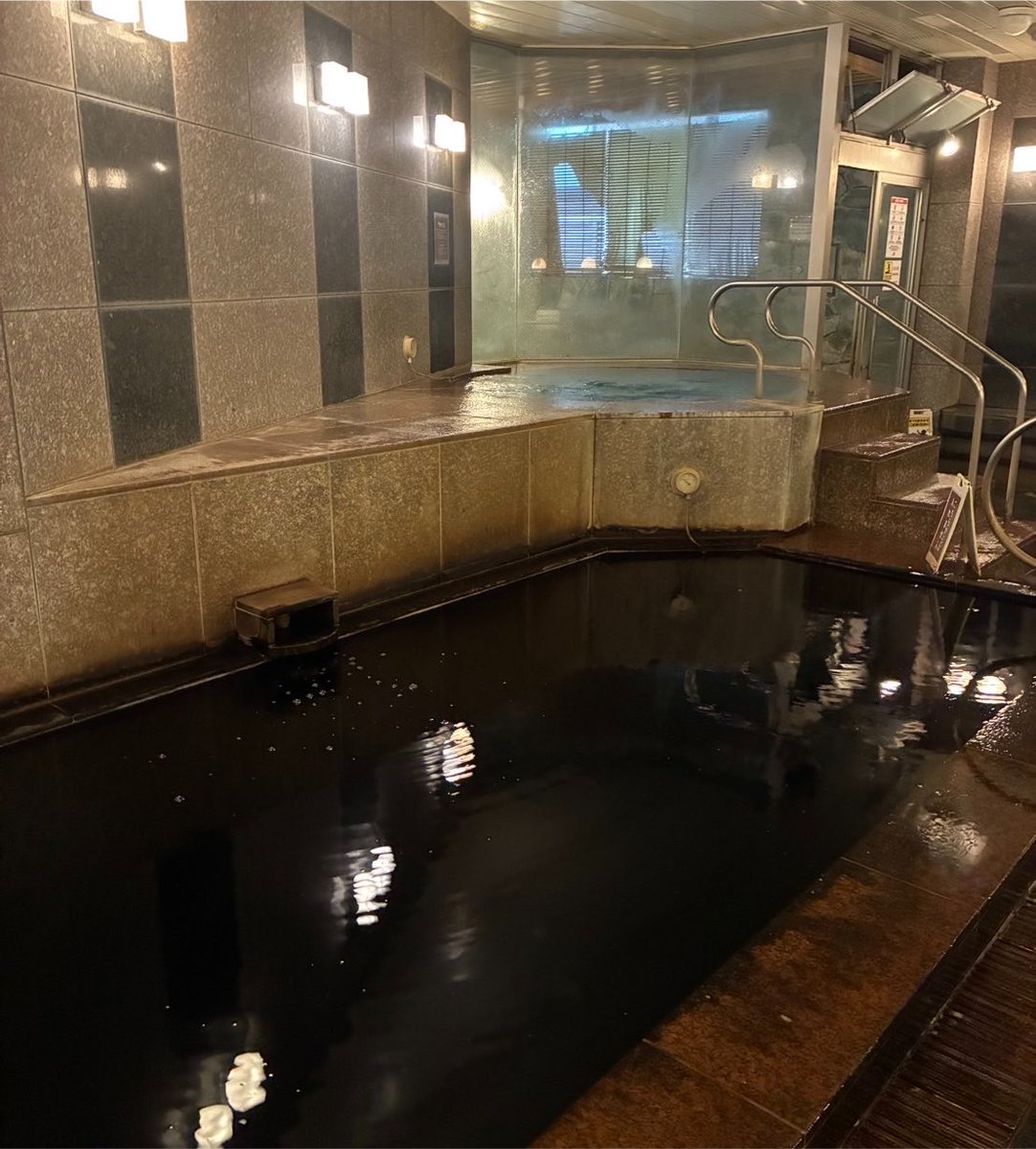 hiroki_no1chizu's tweet photo. SPA和で癒されてきました🌱

久々の黒湯温泉気持ちよかった♨️
韓国式アカスリもしてもらって
お肌すべすべになったよ😽🤍
POLAの美肌認定なの🫪

マッサージもあるみたいだから
仕事帰りにさっぱりして帰れるの、
超ありがたい！¯𖥦¯̥̥✨

#蒲田　#黒湯温泉　#源泉掛け流し　#アカスリ　#スパ和 https://t.co/YUxpUk5oHP