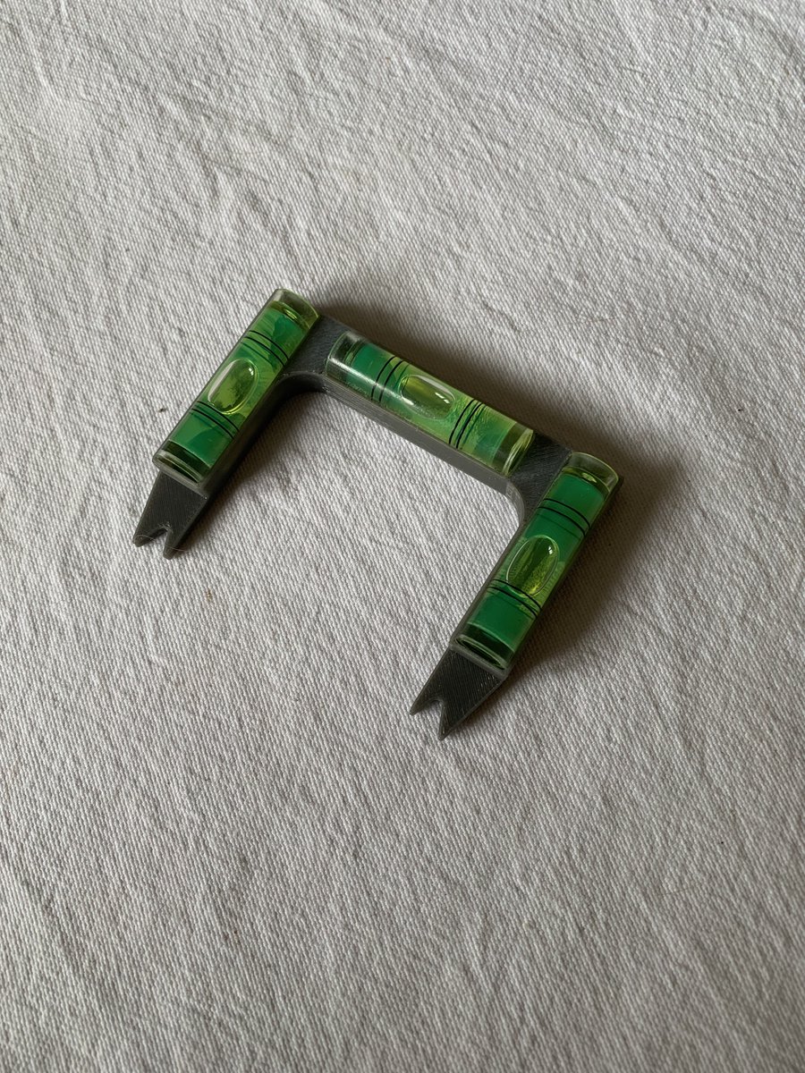 PerrotCdric1's tweet photo. @MrTeamTactical @MemesOfCars En impression 3d tu peux créer un support et réutiliser les niveaux à bulles https://t.co/YW2XUvFxJ5