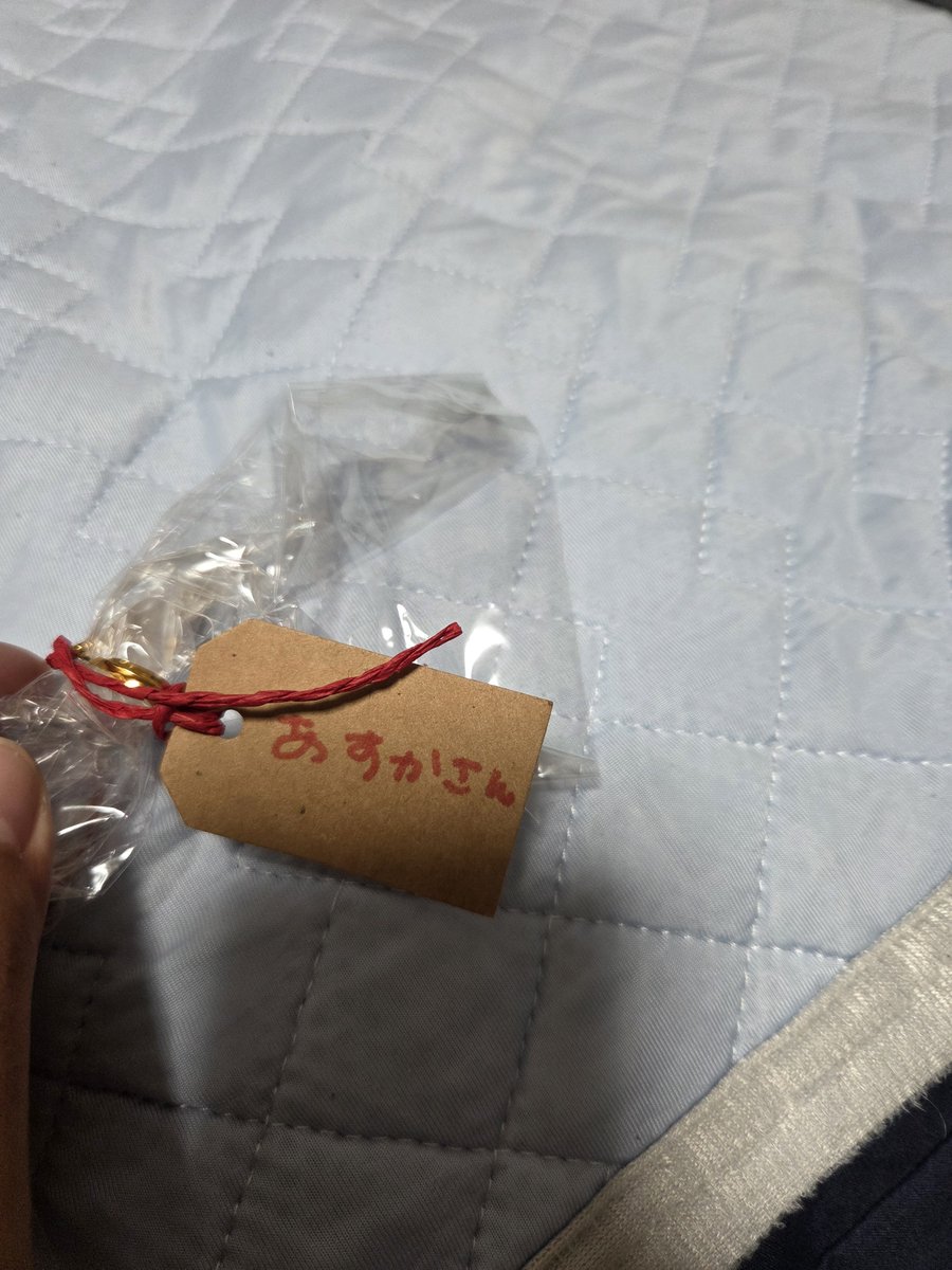 ask77787's tweet photo. 家片付けてたらなんか色々出てきて草。10年ぐらい前の物 https://t.co/QbEI6t3VTJ