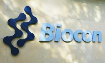 CNBCTV18Live's tweet photo. #JustIn | #Biocon: Receives #HealthCanada nod for Yesintek (Ustekinumab) autoinjector pen

Alert: Yesintek is indicated for the treatment of moderate to severe plaque psoriasis https://t.co/NrtZbFxOev