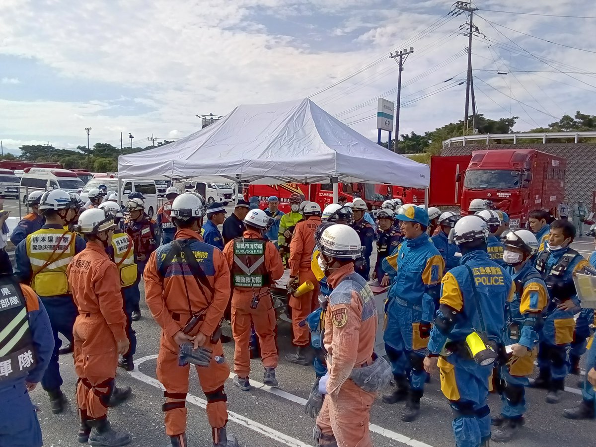 FDMA_JAPAN's tweet photo. 【消防庁　令和８年熊本地震に対する消防機関の活動状況】 嘉島町のイオンモール熊本被災現場において、関係機関と連携し活動中です。 #緊急消防援助隊 #緊援隊 #熊本県 #福岡県大隊 https://t.co/5uG3csMpUJ