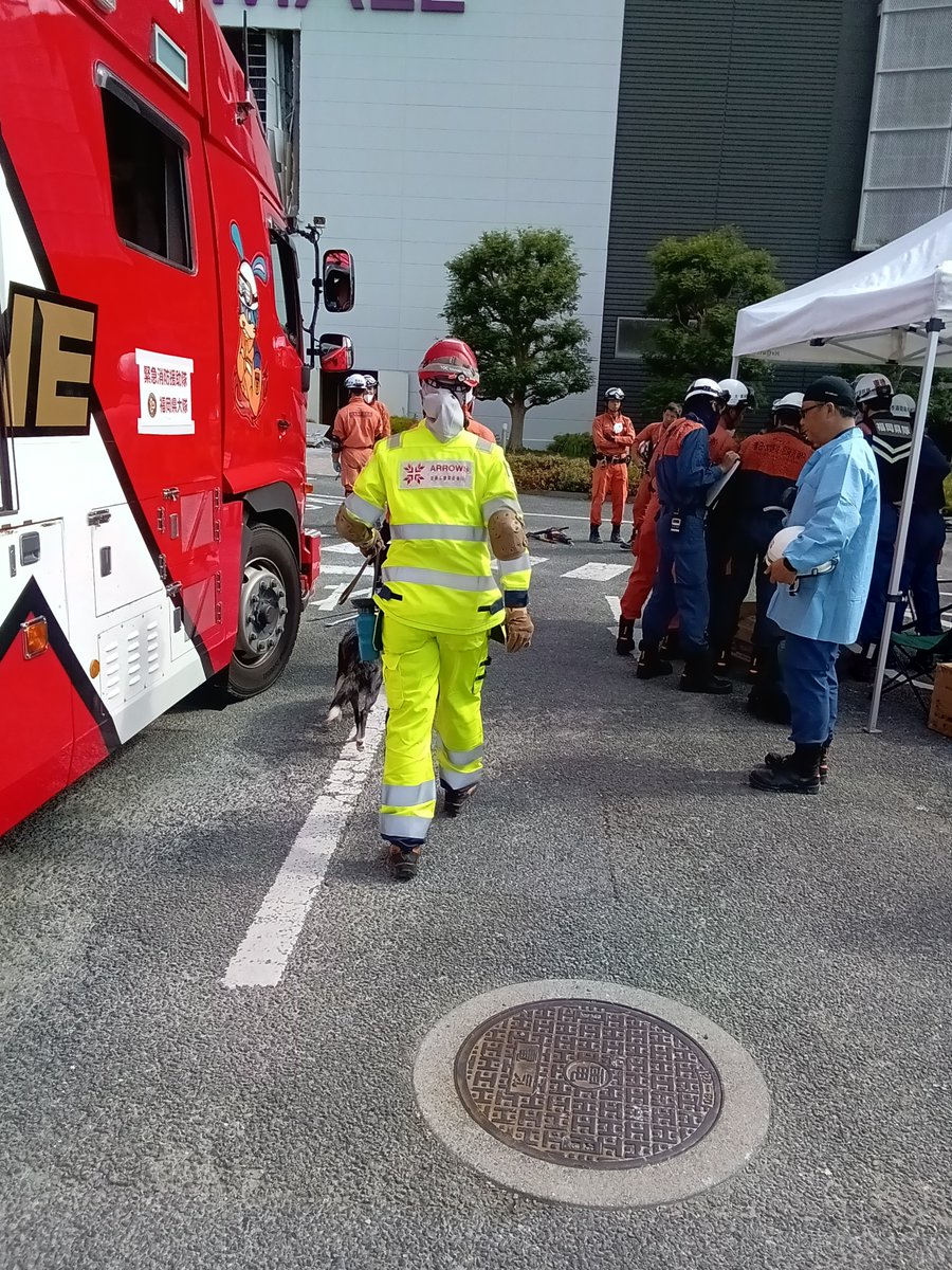 FDMA_JAPAN's tweet photo. 【消防庁　令和８年熊本地震に対する消防機関の活動状況】 嘉島町のイオンモール熊本被災現場において、関係機関と連携し活動中です。 #緊急消防援助隊 #緊援隊 #熊本県 #福岡県大隊 https://t.co/5uG3csMpUJ