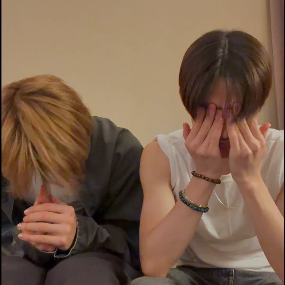nu09na's tweet photo. 숨바꼭질  얘기하는 엄마. https://t.co/xMDQxMbTo5