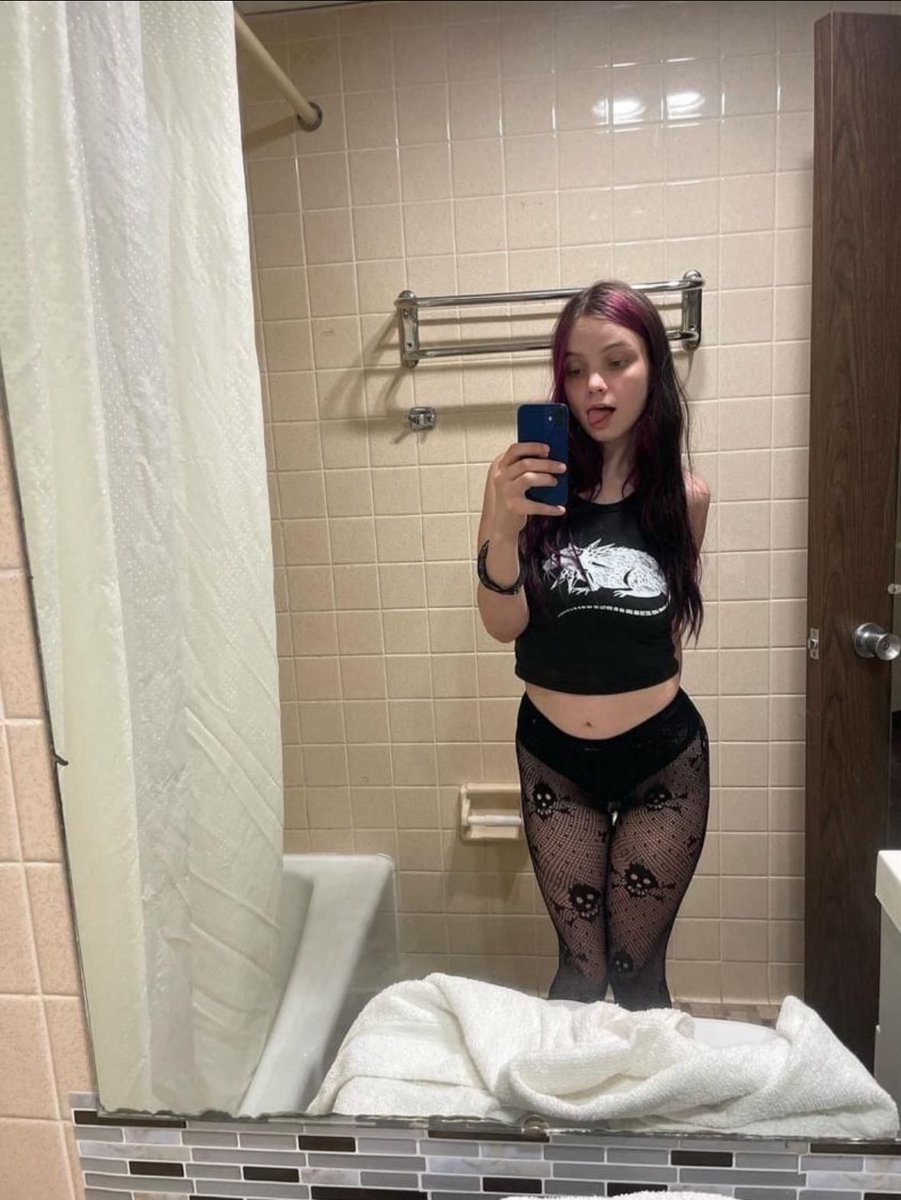 FredoClown's tweet photo. DM to trade my girlfriend for your GF or ex https://t.co/LkujkSocVQ