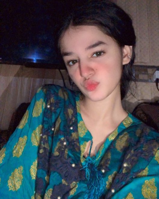 Nioskyty's tweet photo. Who wants a kiss https://t.co/wGsJQzVX1x