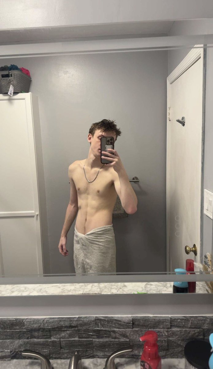 alphabrayden166's tweet photo. Fresh out the shower ready for all you to serve 😂

#findom #cashmaster #cashfag #humanatm #paypig #cashdrain #footmaster https://t.co/5qtth3f0Tw