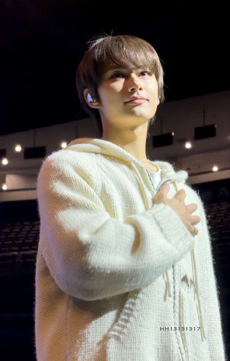 YasmeenOne's tweet photo. this is the softest jun photo to ever exist https://t.co/2o84v4UwC8