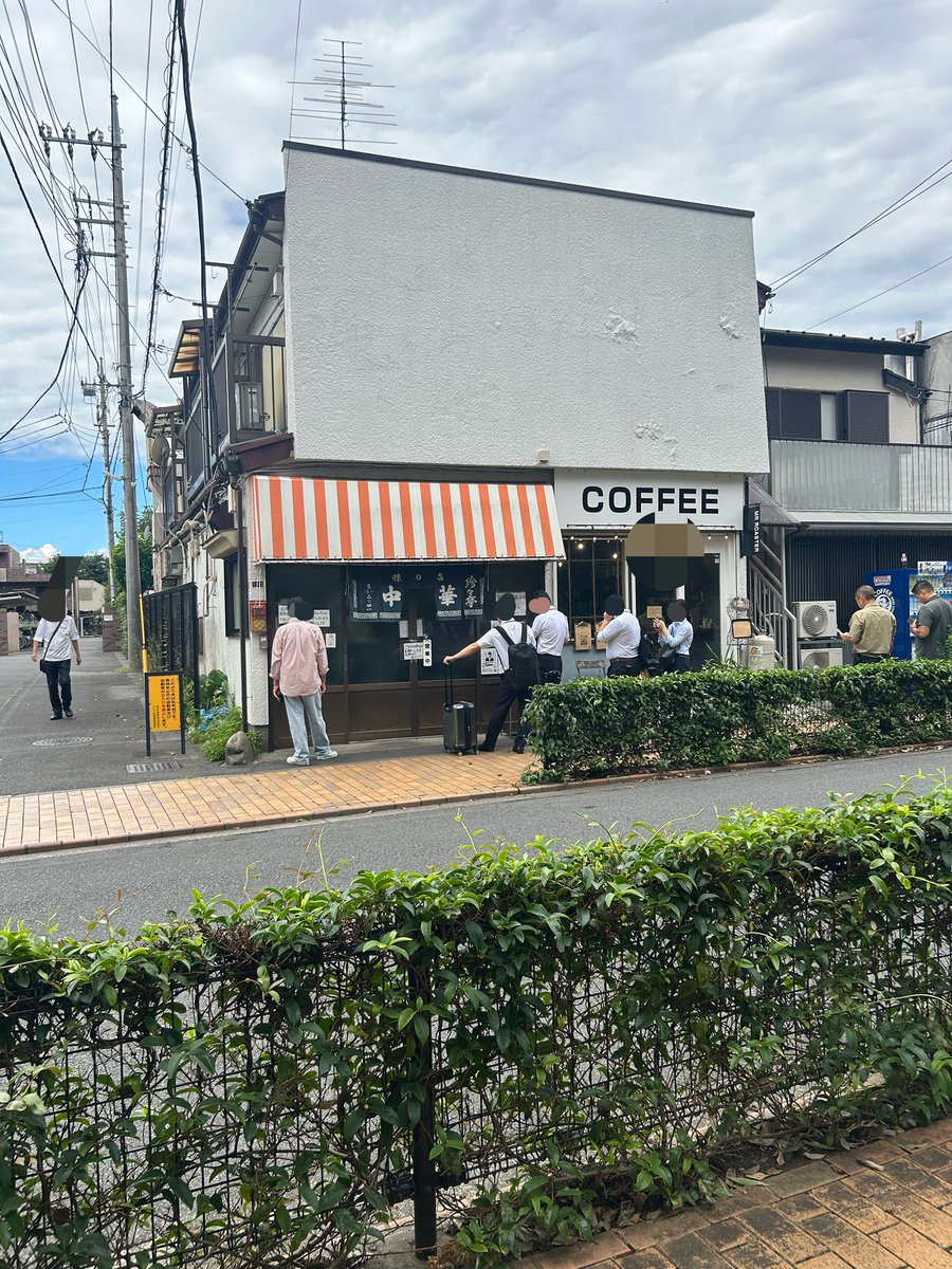 tonsokukick's tweet photo. 本日のラ活
珍々亭＠武蔵境
油そば(並)(+ネギ盛&amp;生玉子)

油そば発祥の店(通説)
箸で持ち上げれば小麦が香るストレート麺
甘辛な醤油ダレは最近の油そばと違いシンプルで優しく生玉子を混ぜてまろやかに
チャーシューは噛みごたえある物でメンマが多いのも嬉しいネギ盛は◎

ごちそうさまでした (-人-) https://t.co/SsrNQs3s5s