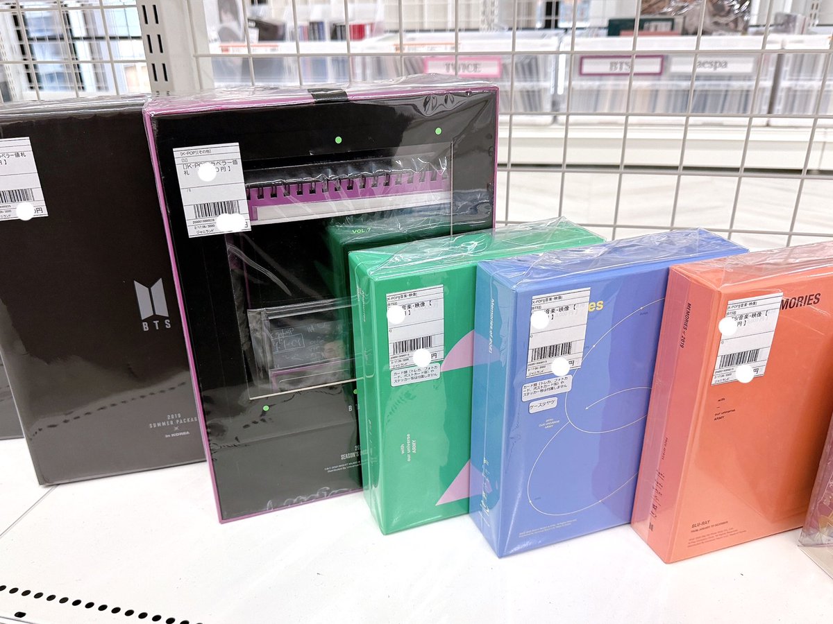 BTSまとめ売り8点 🪽公式K-POPグッズSHOP🪽 ＼ Plus K 梅田茶屋町店 ／ 7月29日(水)～8月