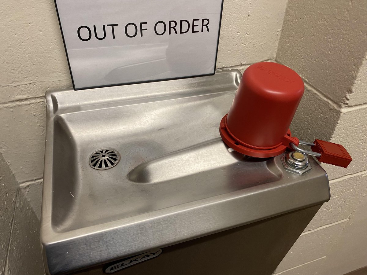 GBTheMAGAlorian's tweet photo. @liz_churchill10 Remember the one-way grocery store asles? And decommissioned water fountains? And boarded-up basketball hoops? And the virtual graduation ceremonies? #TrustScience #Fauci #StopTheSpread #SlowTheCurve https://t.co/BjpcJMexGx