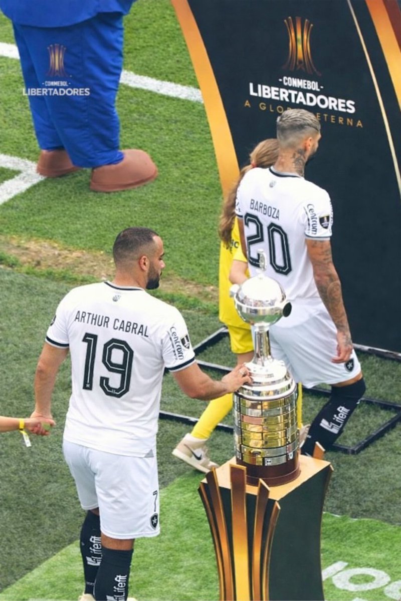 mcfpbfr's tweet photo. E quando o arthur cabral fez a zika de tocar na taça. Resultado? Campeão com 1 gol dele e um pênalti sofrido por ele

Nostálgico! https://t.co/vKAS23Sv4T