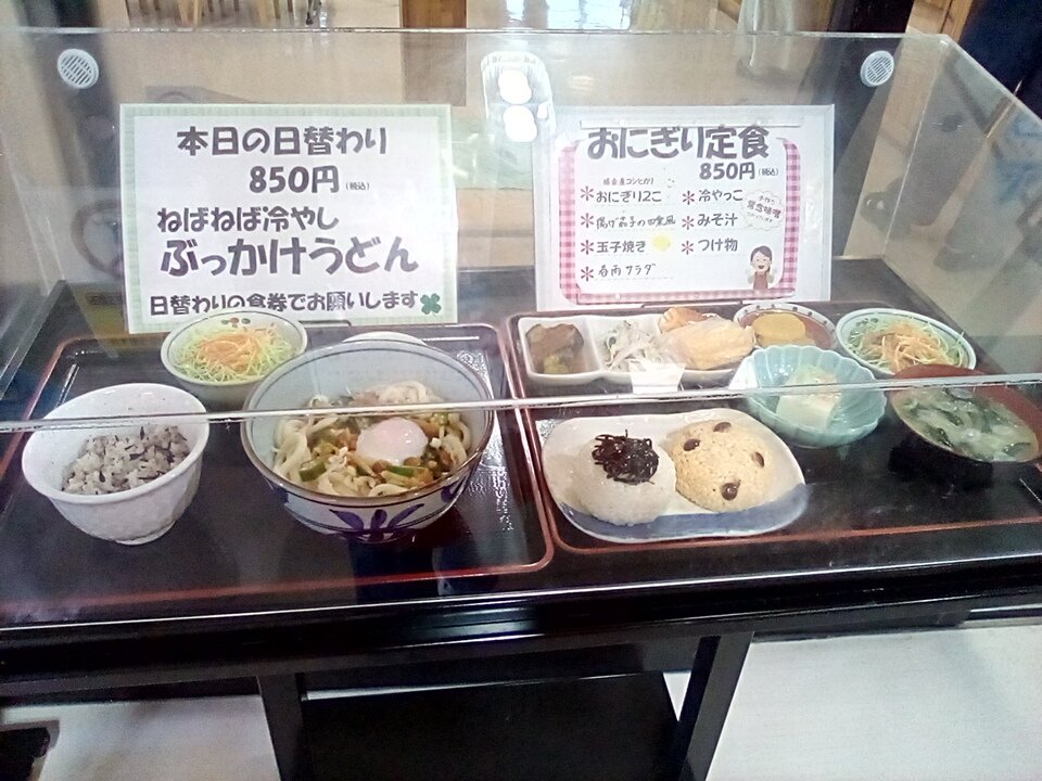 Alps_Horigane's tweet photo. 手作りお惣菜も出揃っております‼️

本日の食堂オススメは「ねばねば冷しぶっかけうどん」です📢たくさん食べて元気に‼️‼️ https://t.co/UdcsZRFXnU
