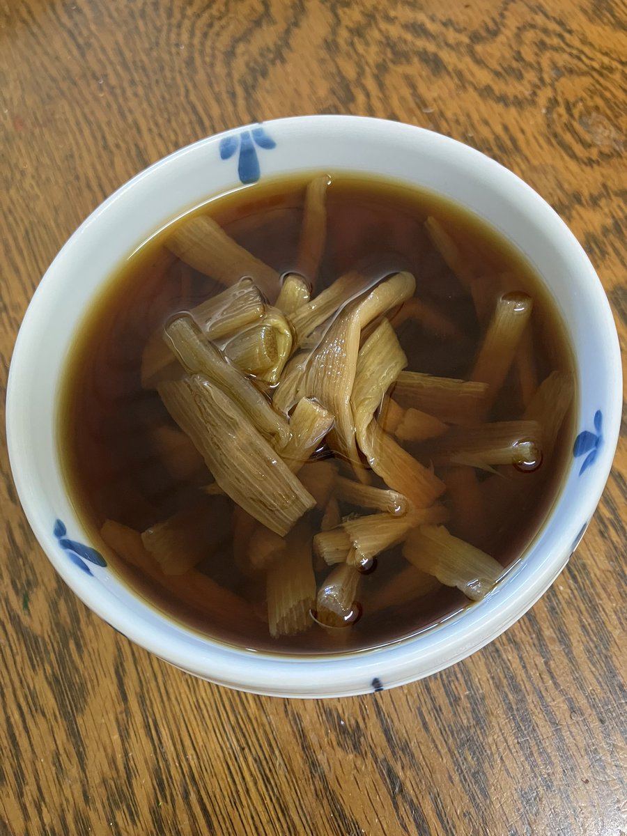 rainbow_seed's tweet photo. 熊本の友達が気がかり…
身近な家族や人達とのやり取りが先決だから今は我慢…
少し落ち着くタイミングを見計らって連絡入れよう

お隣さんに教わった干しずいきを炊く…
いつも通りを落ちついて

#干しずいきの甘煮 https://t.co/QOn2PW12Fd
