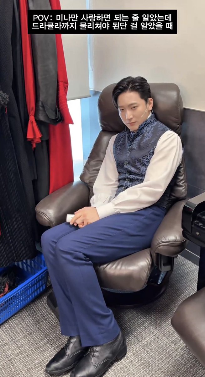 _XIATREE's tweet photo. 물리치려는 드라큘라가 누군지 진짜 모르겠다 https://t.co/mW4AQ1Z6cD