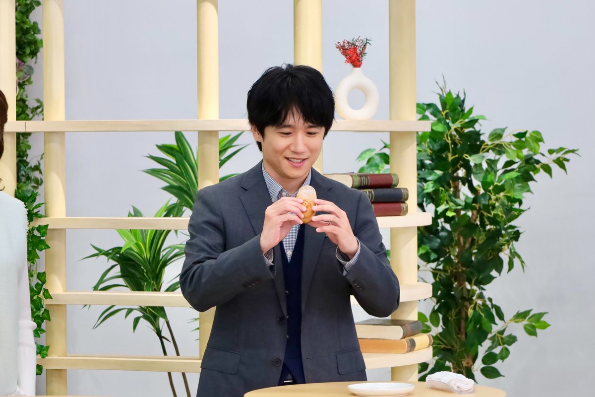 traintv_pr's tweet photo. ／
『GOODMOVE!』オフショット！
＼

セットチェンジやチェック中も
話が盛り上がっていることが多いおふたり
笑顔の多い現場です

@shunsukekzm
#TRAINTV #GOODMOVE https://t.co/TCHN7Gj3fn