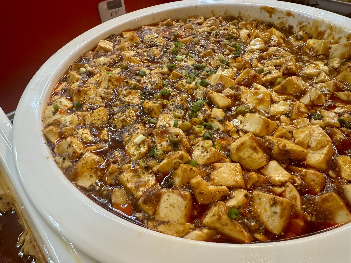 kokubotakashi's tweet photo. 真華飯店がオープンしてお祝いに伺いました。おめでとうございます。もちろん常陸小田米利用店です。
【住所】茨城県つくば市稲岡66-1 E-2イオンモールつくば【営業時間】平日9:00～22:00土日8:00～22:00【電話】029-898-9887
中華ビュッフェで、スタンダードコース・小籠包付きコース・プレミアム北京ダックコースの3種類。
本格中華を是非、家族連れから宴会まで。
パラパラ！黄金チャーハンや手作り点心、北京ダックなど、とっても美味しく頂き満腹です。
#真華飯店
#常陸小田米
#中華ビュッフェ
#北京ダック