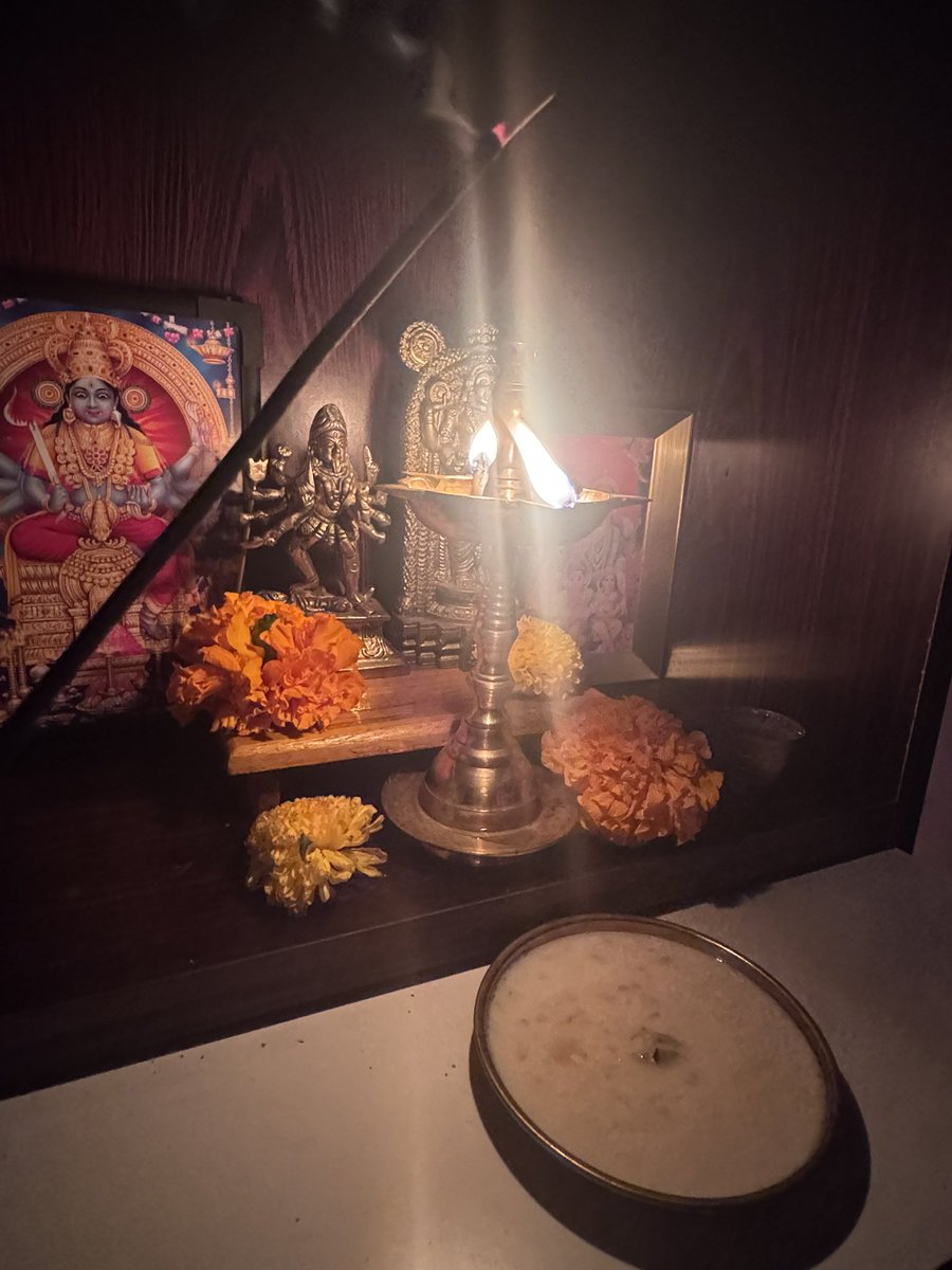 Hindusthan666's tweet photo. गुरू ब्रह्मा गुरू विष्णु, गुरु देवो महेश्वरा गुरु साक्षात परब्रह्म, तस्मै श्री गुरुवे नमः

Gurupoornima Wishes https://t.co/Un0fXbVg5L