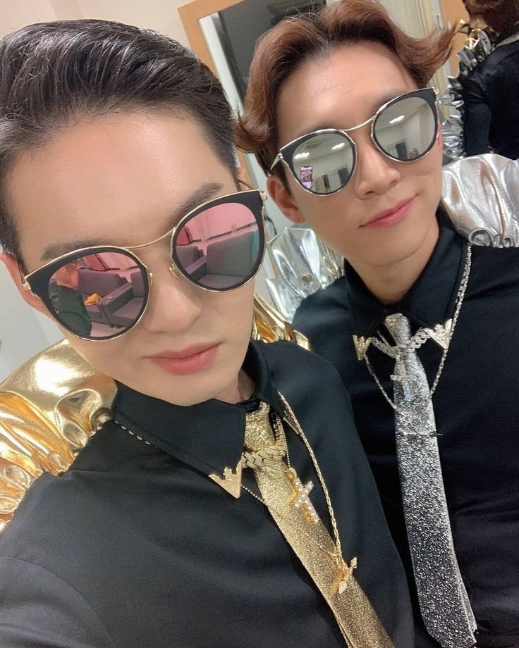 DHilnayah's tweet photo. Mereka lebih tau apa yang mereka lakukan, jadi bukan hak kita sebagai fans untuk ikut campur bagaimana mereka bersikap satu sama lain, padahal love language mereka itu saling membully, kalian ini kaya baru sehari jadi melody aja 😏

#btob #btobmelody #yejiapsa https://t.co/DkeYISbosw