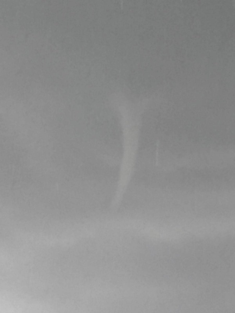 ClimaChihuahua1's tweet photo. Se formó una #Nubeembudo #FunnelCloud esta tarde de Martes 28 de Julio de 2026 en la población de Lagunitas municipio de Galeana chihuahua . https://t.co/lG2IuIP59t