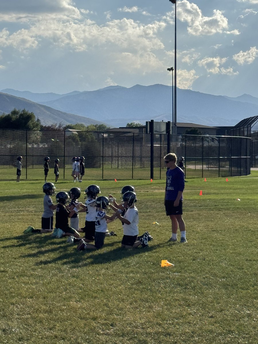 HudsonIniguezFB's tweet photo. Running drills at tryouts today to help out and give back. Kind of miss my youth days! https://t.co/vNMm7FORQC