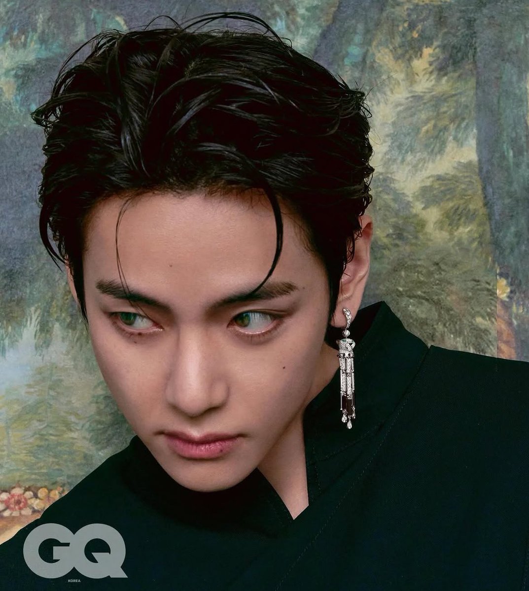layovermoods's tweet photo. taehyung in mugler for GQ Korea is one of my top most favourite look of him, we actually need more of him in mugler https://t.co/mhDoNkPylB