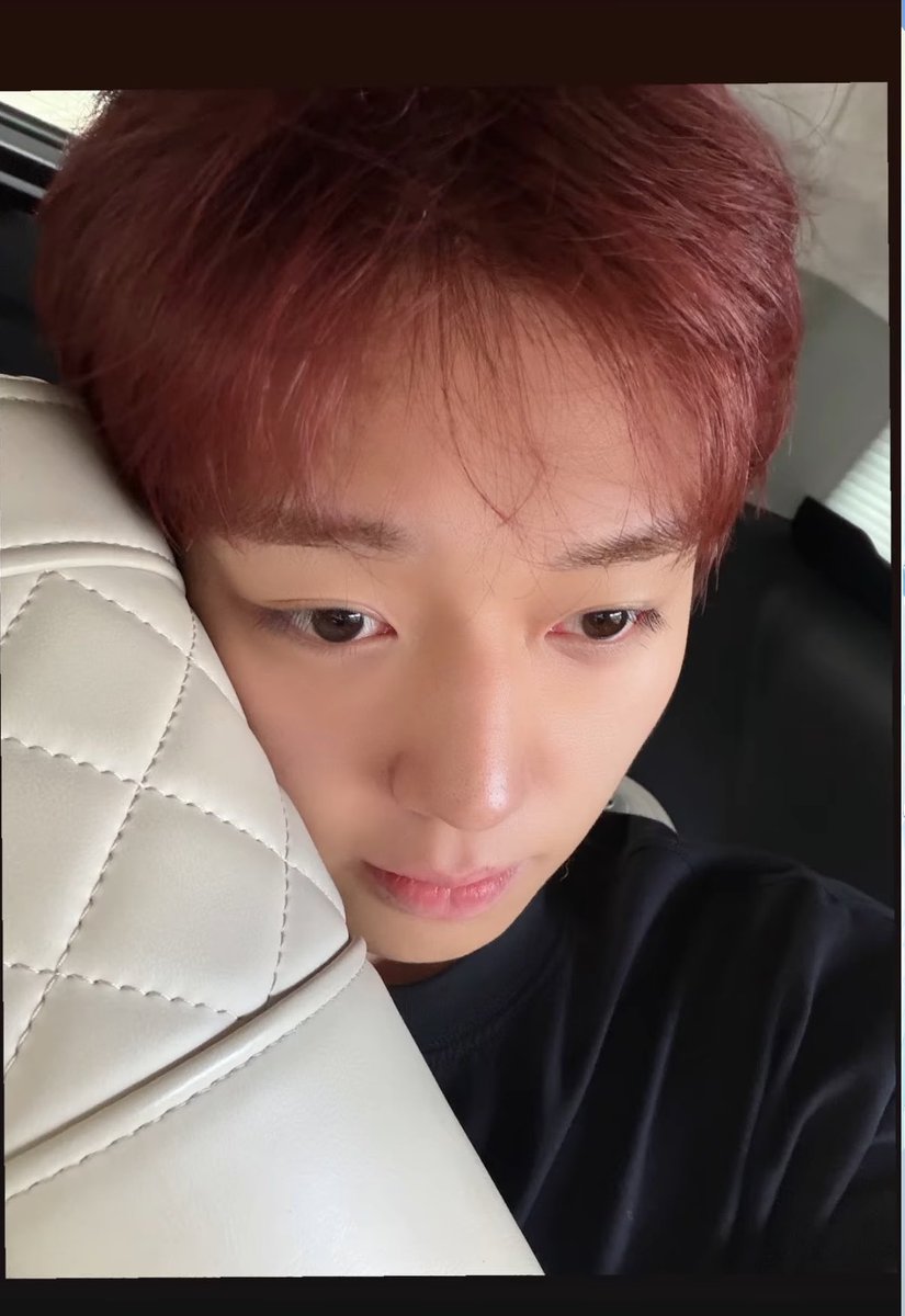 usagijoa's tweet photo. 지훈님 진짜 커여운점    카메라 기본세팅인 4:3으로 찍고 스토리 올릴려고하면 확대되니까 동글동글 두손가락으로 쭐이시는듯    근데 그때마다 삐끗해서 맨날 사진 삐뚤빼뚤 올라옴 https://t.co/a8mzoW0dnL