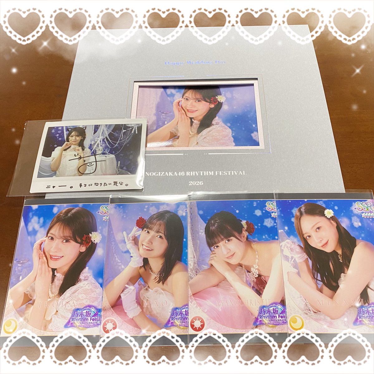 SattunHr's tweet photo. 乃木フェス、8.5周年ウェディング届きましたーっ♡
プリカがカフェオーレと、卒業した梅と卒業しちゃうあやてぃーで、最強メンバーで届きました😭♡
ありがとうございます😭♡
そして、3年分の景品も並べてみたっ！
いろはちゃん、毎年お嫁にきてくれてありがとう🥹💚🩷
#乃木フェス https://t.co/wc8FV8w7Me