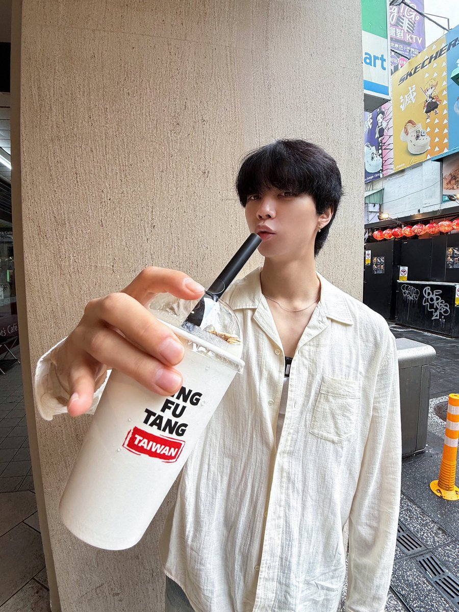 Yfungho's tweet photo. My only proposal today: let’s eat. Everything else can wait. https://t.co/KfTFwgyO1l
