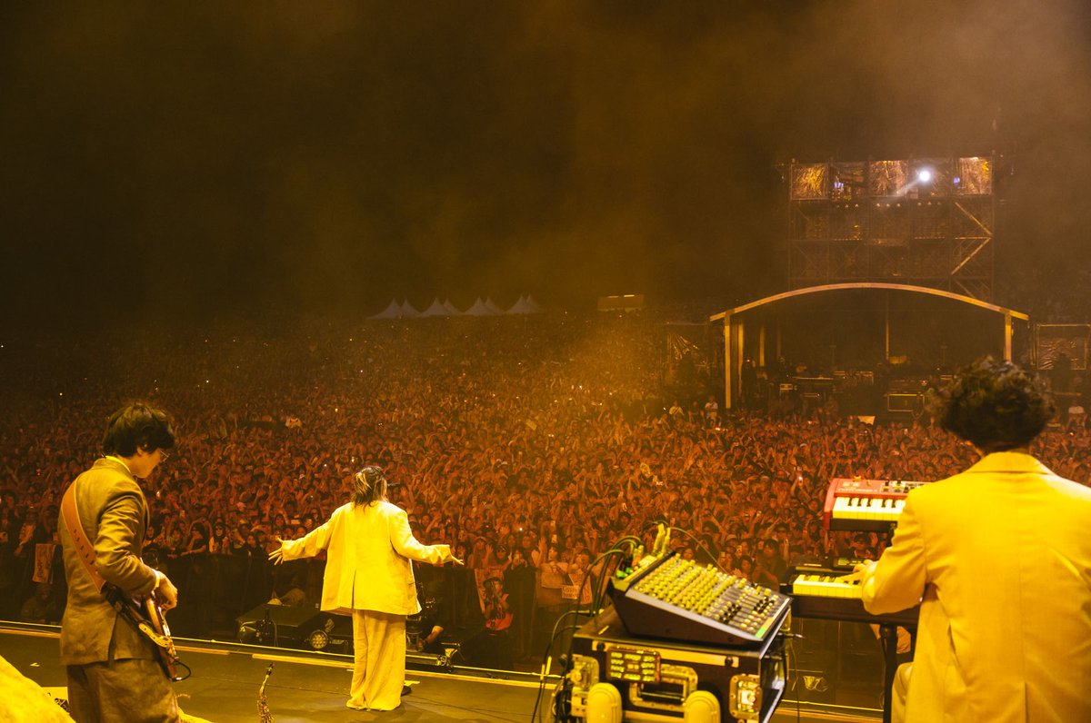 rollingstonejp's tweet photo. 【人気記事】
𝐅𝐮𝐣𝐢𝐢 𝐊𝐚𝐳𝐞（藤井 風）
フジロック「伝説のステージ」を総括　苗場を愛で満たした歴史的名演
🔗https://t.co/IaD3swcsk6

#FujiiKaze #藤井風 #フジロック #fujirock https://t.co/Vk5RMiGxVM