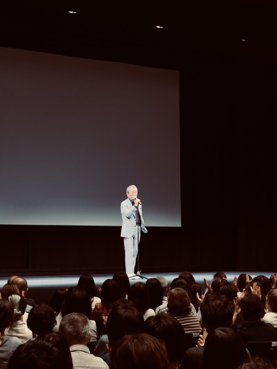 piccola_movie's tweet photo. 上映会 舞台挨拶レポート🎤
7/25(土) @名古屋 東別院テラスホール

ホールでの上映は最終日
映画鑑賞後、涙をぬぐっている方の姿も

映画本編、舞台挨拶、ミニライブ
盛りだくさんだったこの日！
会場は終始、大きな拍手と熱気に包まれていました✨

「最初は公開すら決まっていなかった作品が皆様に届けられ、この時間を共有できたことこそが『 #小さな幸せ 』」と #水谷豊 監督

ラストは「thank you！」の言葉で、
ホール上映を締めくくりました🎬

映画「 #ピッコラフェリチタ 」は全国順次公開中👇
https://t.co/PXUSYtWaXG