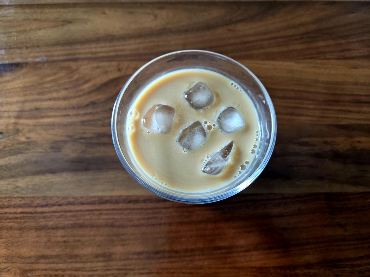 coffeekocoffee's tweet photo. お昼のアイスカフェオレ。
#コーヒー https://t.co/MhNqpGfImt