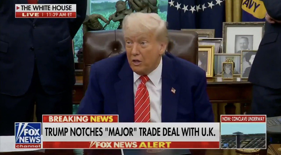 JohnSmithvyok's tweet photo. 💥💥TRUMP TELLS INVESTORS TO START BUYING STOCKS AND CRYPTO

HE SAYS AMERICA IS ABOUT TO "TAKE OFF LIKE A ROCKET"

"YOU'D BETTER START BUYING NOW" https://t.co/rBnDGVvi0d