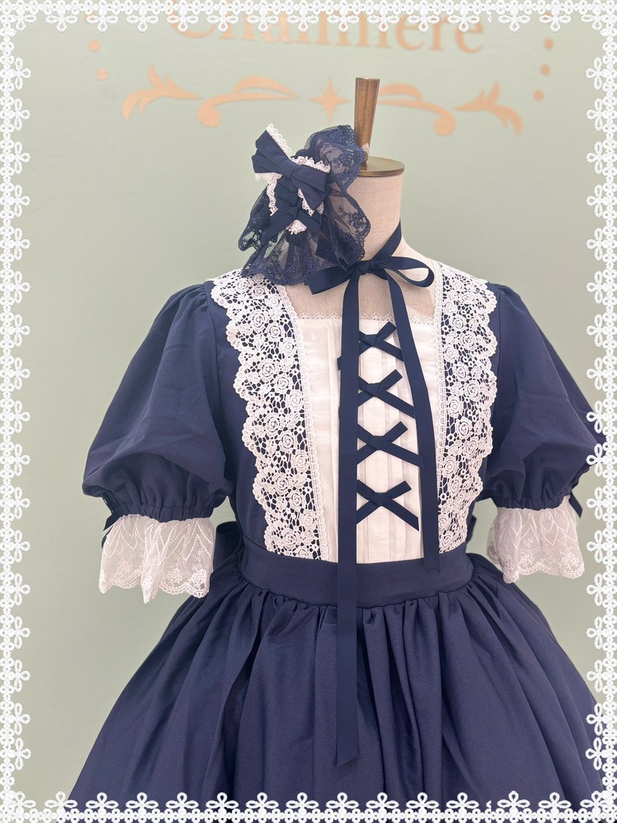 Chalmiere_opa's tweet photo. ロザリードールワンピース
¥15,400

お上品でクラシカルな
お人形さんになれちゃう
可憐なワンピースです♫

スクエアネックで
首元があいていますので

ネックレスやレイヤードで
装飾感を足すのがおすすめ✨
#クラロリ　#ロリィタ　#シャルミエール https://t.co/WofxXDgCVL