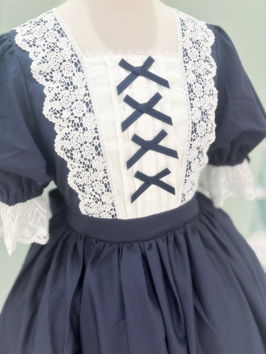 Chalmiere_opa's tweet photo. ロザリードールワンピース
¥15,400

お上品でクラシカルな
お人形さんになれちゃう
可憐なワンピースです♫

スクエアネックで
首元があいていますので

ネックレスやレイヤードで
装飾感を足すのがおすすめ✨
#クラロリ　#ロリィタ　#シャルミエール https://t.co/WofxXDgCVL