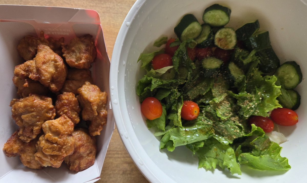 2womt's tweet photo. 【ほっともっと】
12コ入りチキンBOX
ミニトマト、レタス、きゅう
#一関市 山目字前田？ https://t.co/KPMRHWOc70