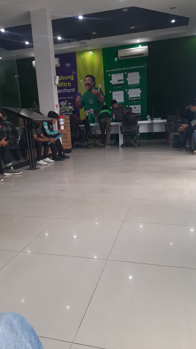 sigitpu1994's tweet photo. Daftar grab dulu, siapa tau nanti dpet orderan gofood di suruh customer masuk dulu hihihi https://t.co/gYMZY8yo8j