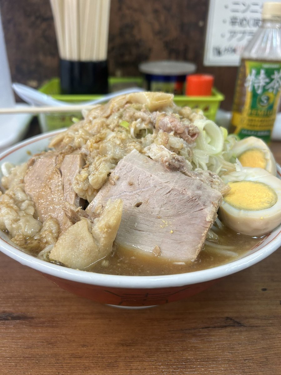 EWry0dZ3bv72617's tweet photo. ラーメン二郎　品川店
#117
食べやすくて優しいスープが好き
でも今日は少し酸味？を強く感じた
カラメがいけなかったのか、単なるブレなのか…
いずれにしても好みとしてはカラメ不要かな

小ラーメン麺少なめ硬めヤサイアブラカラメ+ネギ×2、煮卵

1130着外待ち7名
ご馳走様でした https://t.co/f9SyKrANRl