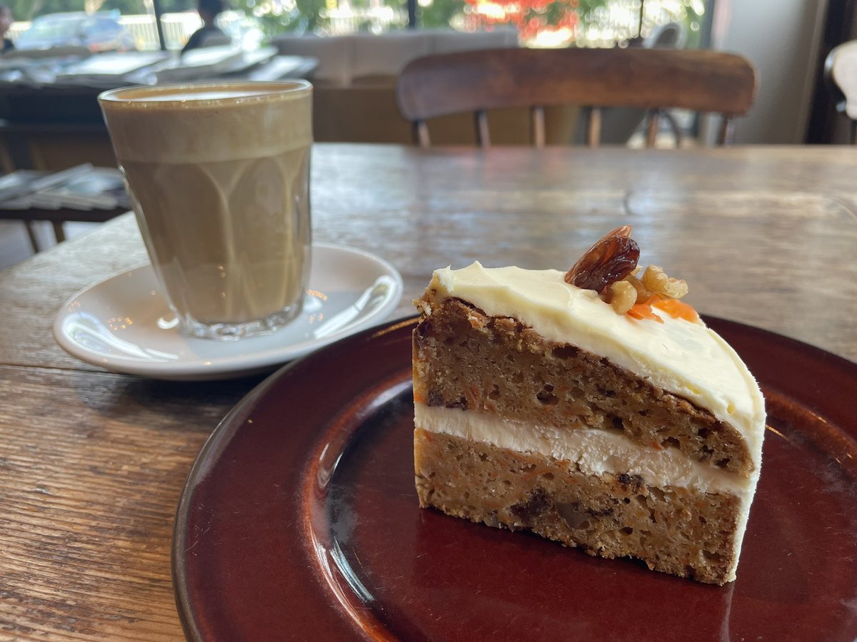 mo25tks's tweet photo. キャロットケーキ🥕
大好きなんですよねえ
お店によって味が違うのがいい https://t.co/URkYHT9K5R