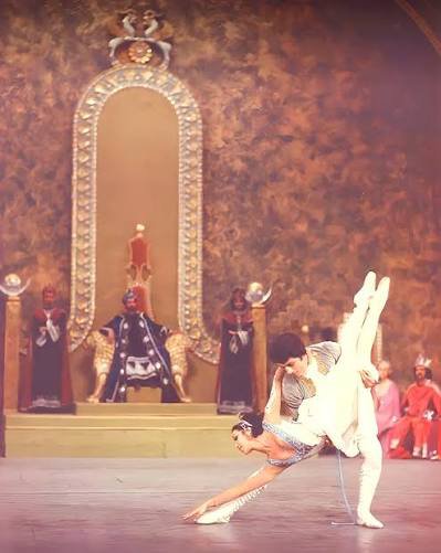 aydinarch6863's tweet photo. Représentation de « Mary Apik » au Rudaki Hall en 1950

Elle était membre du Ballet national d'Iran.
Le Ballet national d'Iran a été fondé en 1955.
Parmi les œuvres de cette compagnie figurent des ballets iraniens tels que Bijan et Manijeh, Simorgh, Afsaneh Afarinesh et Shahrzad. https://t.co/oRyj4ENqEx