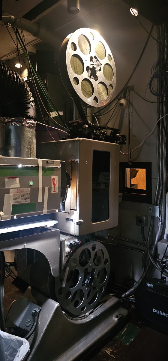 karlos300's tweet photo. The odyssey 70mm 5perf https://t.co/whDfcRecFr