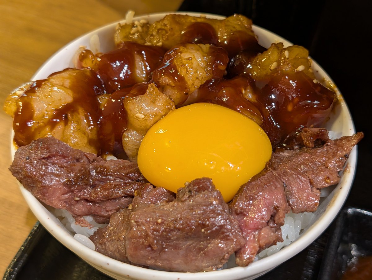 spi_597's tweet photo. 約15時間ぶりの食事、福岡にねぎしは無いけど、天神ホルモンがある！！！ https://t.co/MdlQU8RlCY
