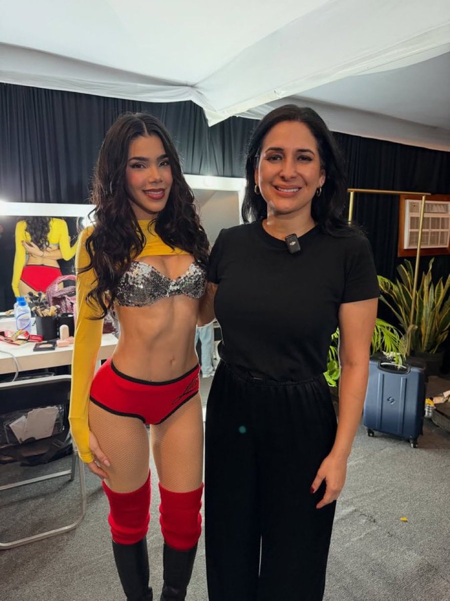 KeniaOsSitio's tweet photo. Kenia OS logró reunir a +45MIL asistentes hoy en su concierto en Playa del Carmen, según datos preliminares. https://t.co/pbwld2gnHV