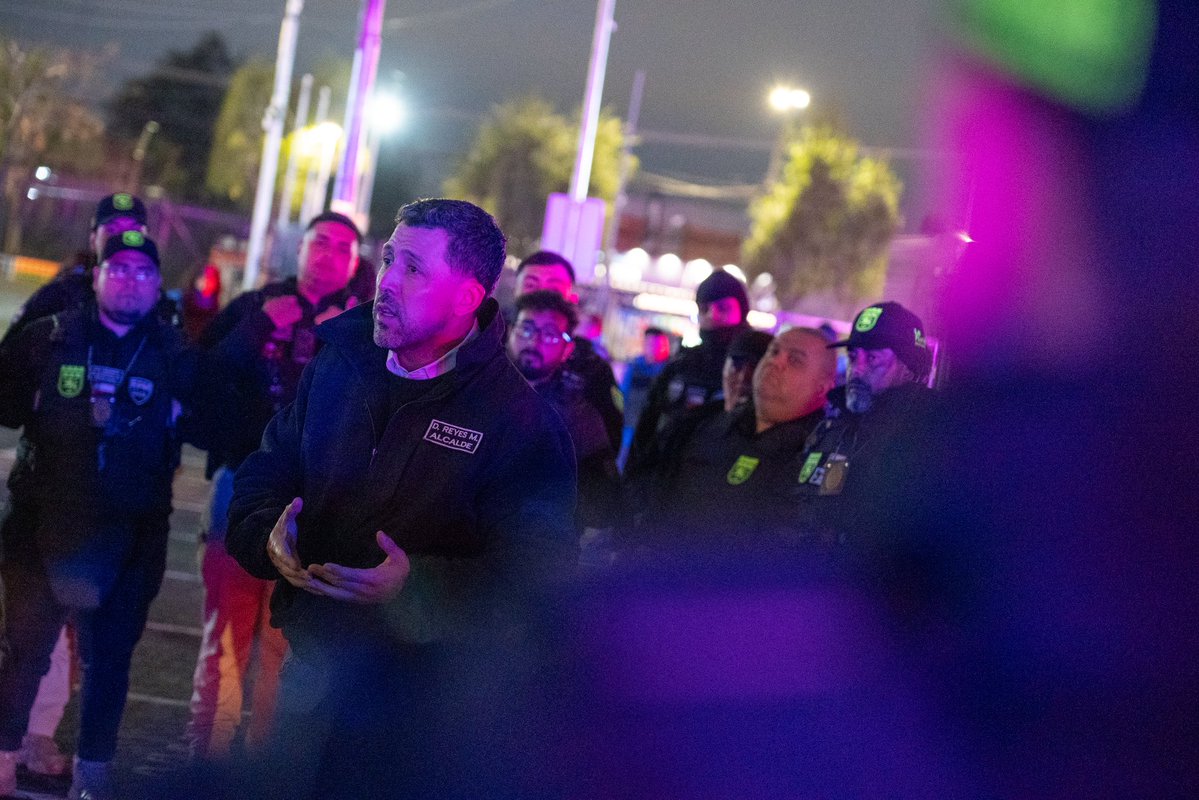 MuniLaFlorida's tweet photo. Un importante despliegue de nuestros equipos de Seguridad Municipal, reforzamos la vigilancia y las fiscalizaciones en distintos sectores de la comuna para prevenir delitos, combatir las incivilidades y entregar mayor tranquilidad a nuestros vecinos.

La Florida, #CadaVezMejor 💚 https://t.co/SuNy1vTw9y