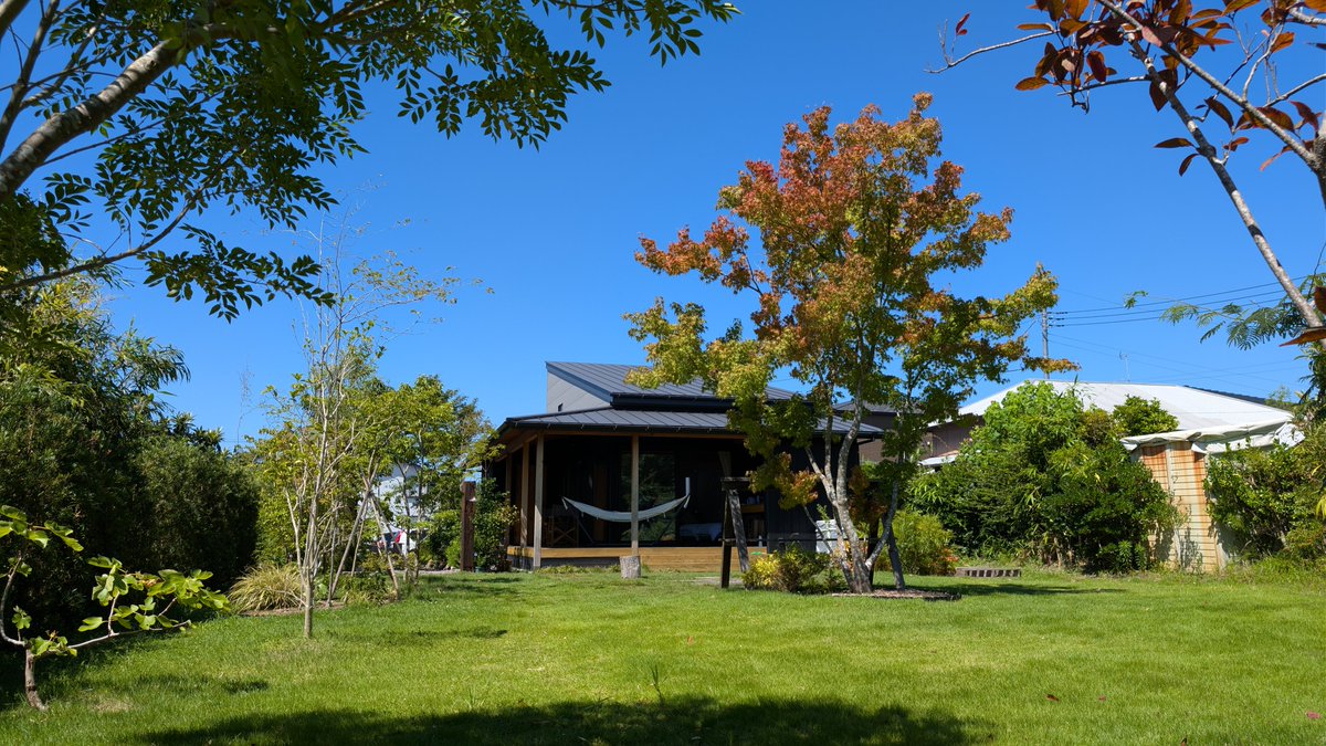 Shiba_uraniwa's tweet photo. もうすぐ8月
雲ひとつない蒼天の鴨川市
夏休み旅行の宿泊は
1日1組限定の貸別荘
鴨川プライベートヴィラうら庭を
 #千葉県  #鴨シー  #貸別荘  #ホテル https://t.co/MIUZP4Bh4H