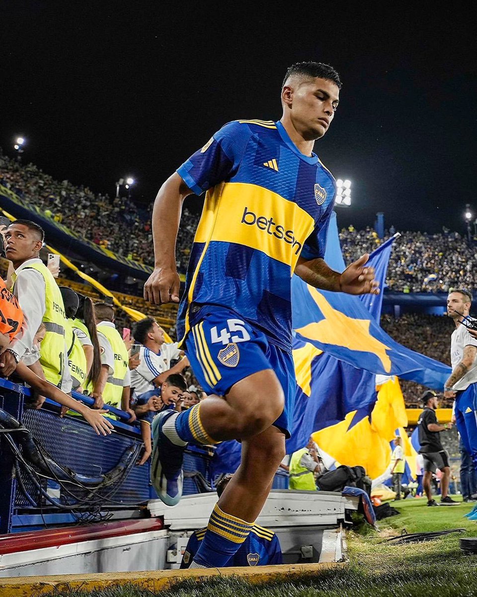 Alemairani_'s tweet photo. Me acordé recién que Mauricio Benítez está entrenando apartado en #Boca Predio y ante Riestra nos tuvimos que fumar otra vez a Alarcón, y si no estaba lesionado a Belmonte también.

Volvió de su préstamo y posiblemente quede colgado hasta diciembre de no conseguir una salida. https://t.co/CwgXSnnAr4