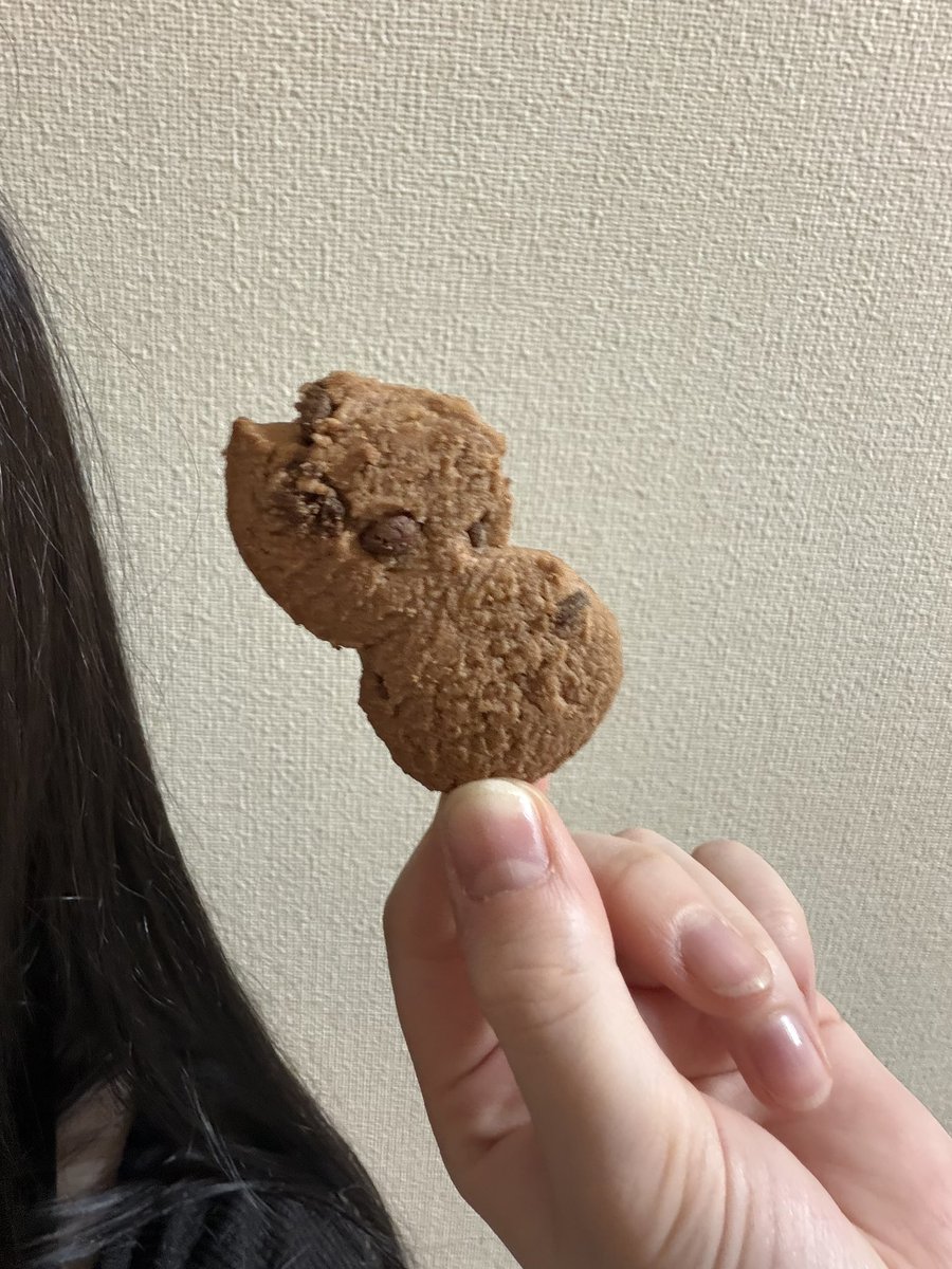 rika_jup's tweet photo. シフトを出します
それとファミマのチョコチップクッキーが2つくっついてたのでそれも載せます🍪
8月もたくさんのご帰宅お待ちしております♡ https://t.co/b72mSQyULe
