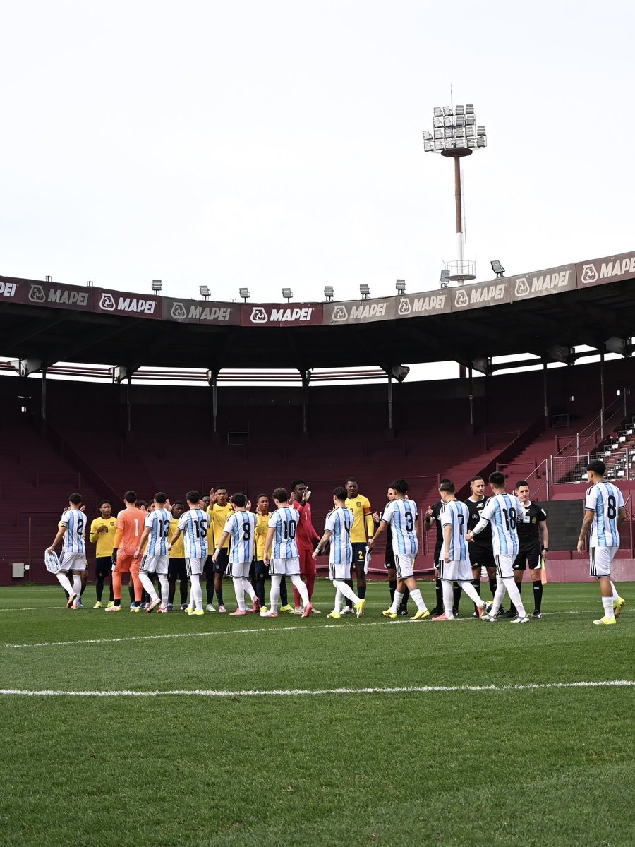 LaTri's tweet photo. Nuestra Selección Sub 17 tuvo su primer encuentro 🆚🇦🇷 en la preparación de lo que será nuestra participación en el Mundial de la categoría que se disputará en Qatar. https://t.co/VKP8SEpY0n