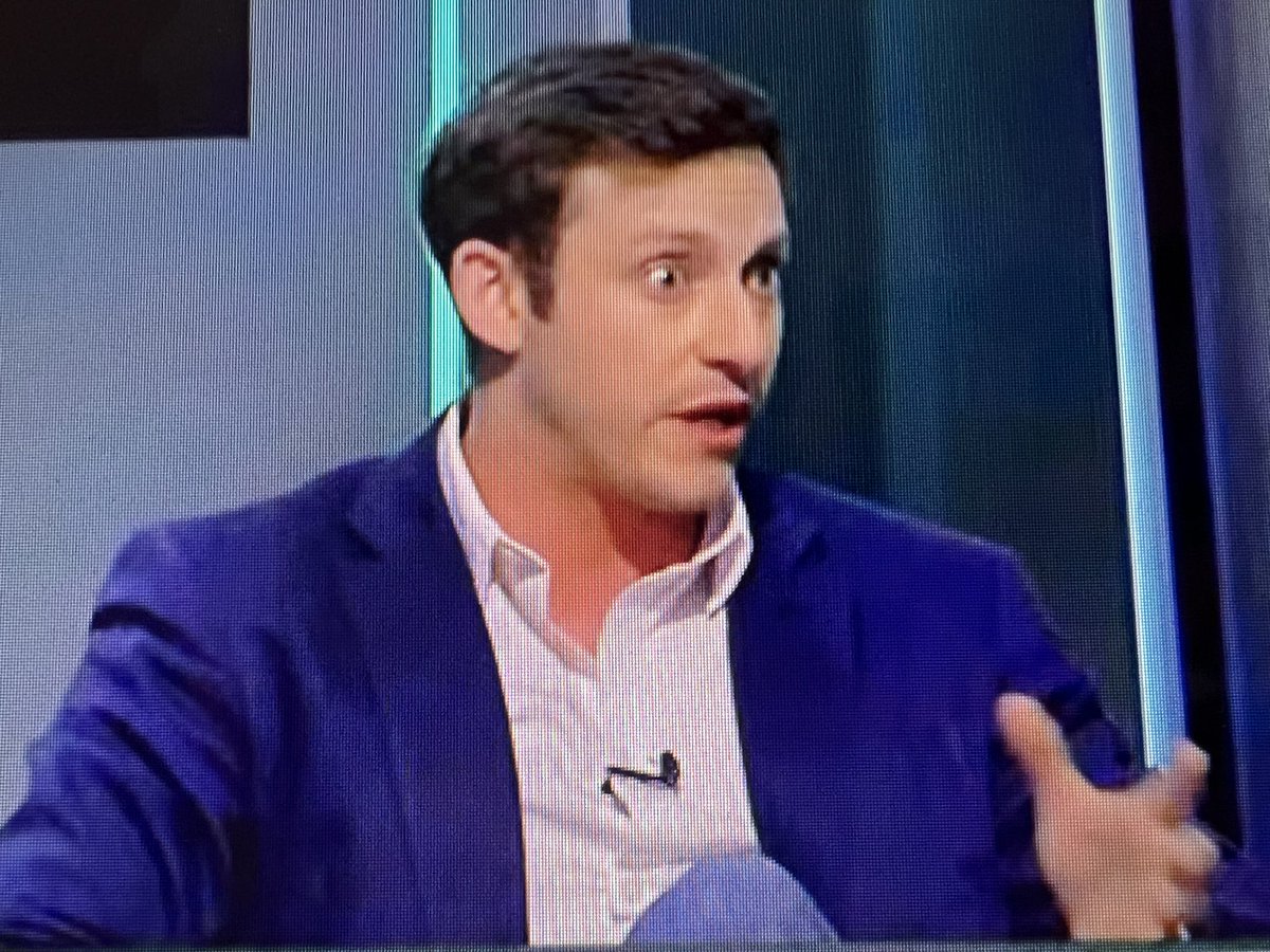 mrhitchcok's tweet photo. Vi la entrevista del pelotudo de @italo_omegna y solo reafirmo mi visión que es un tipo depravado, cínico, hipócrita y absolutamente estúpido.
Menciona a David Chapelle, a South Park,  que son genios de la sátira.
Nada que ver el contexto.
Jamás quedarían como este imbécil.
El tarado no reflexiona nada, no hay un transfondo, no hay situación, no hay NADA de lo que dice.
No hay Mea Culpa.
Además de cuando esa porquería de podcast se dedica al humor.
Nunca fue así, revise un poco de su mierda y NO, hacen opinión política de la más asquerosa.
A este weon hay que lanzarlo  al water y tirar la cadena.
Cero criterio, cero arrepentimiento real.
Es un enfermo. 
No puede participar del debate público.
Ni el ni ninguno de los tarados que ahí participan.
Son malas personas.
Despreciables.
Son Nazis.
FIN.