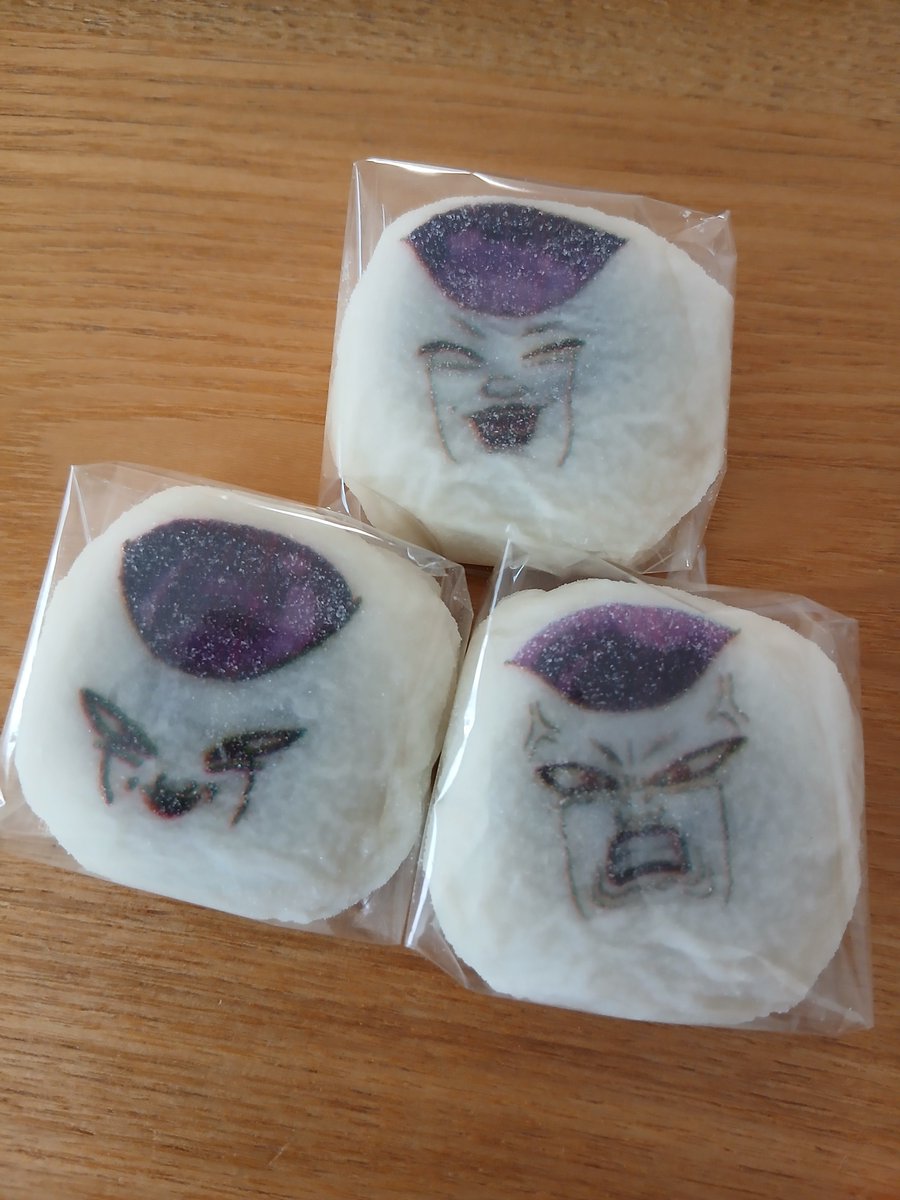 kyorosuke0721's tweet photo. 娘の友達のパパにお土産もらいました。センスがよくて大好きです。
オルテガくんさん、また夜大人だけでゲーセンにいきましょう！ https://t.co/z55KEUeYcL