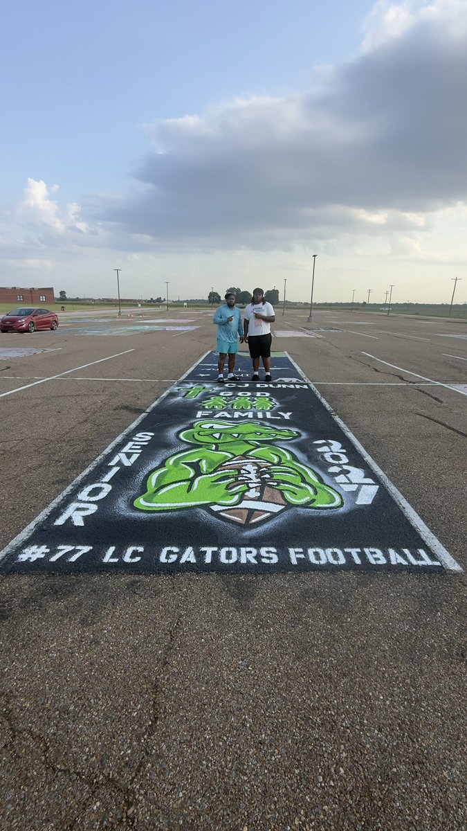 JrocJarvis's tweet photo. Painted a senior parking spot who vaules God, Family, and Football. 
🐊🪵🏈🌿💚🎨⚔️🔥 https://t.co/TbcUPFNvuU